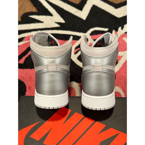 Jordan 1 Retro High CO Japan Neutral Grey (GS) 7 - Picture 6 of 9